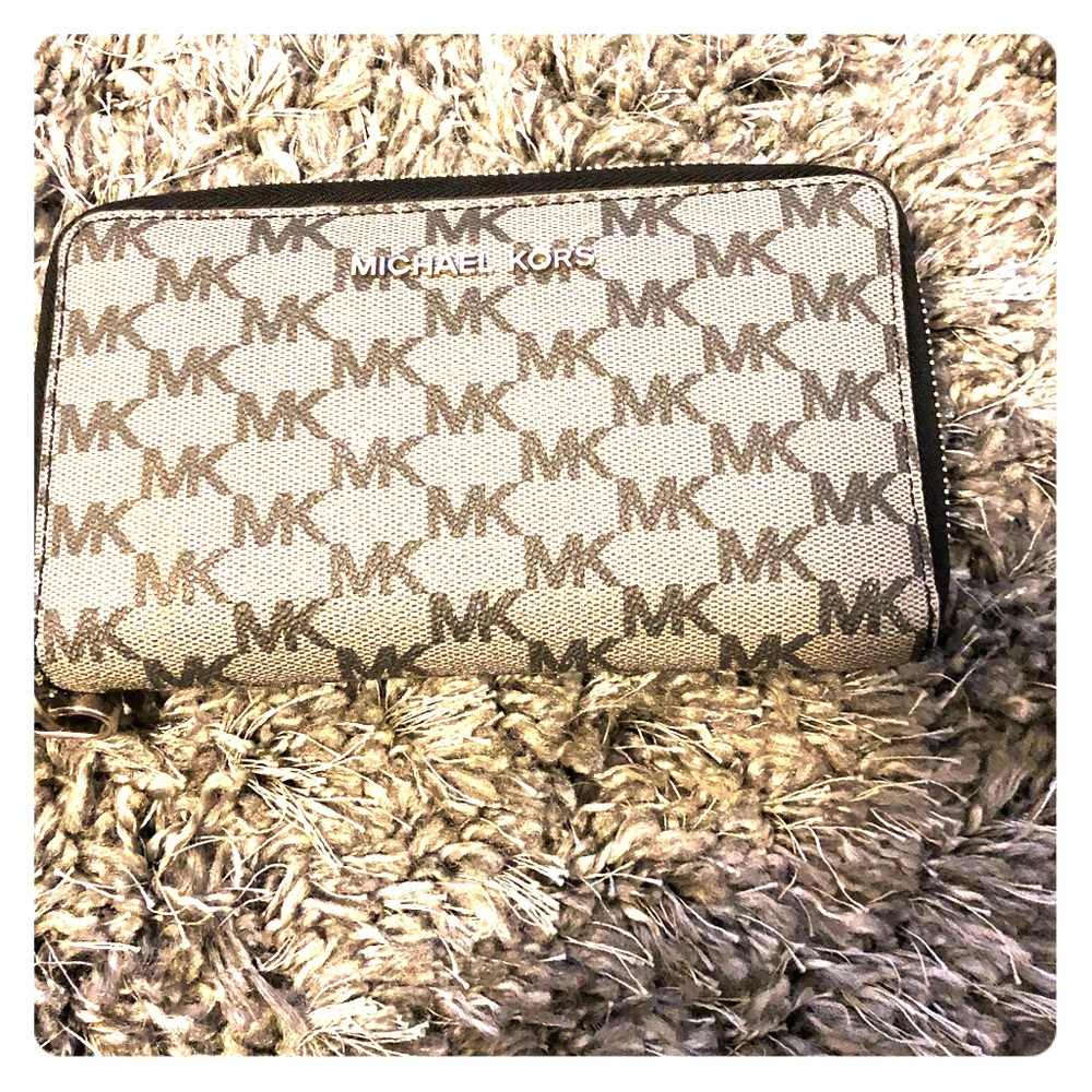Michael Kors Smartphone Wristlet